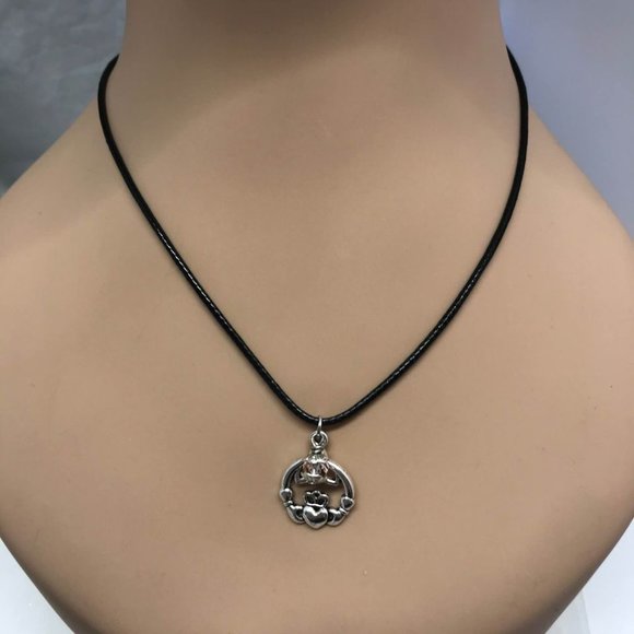 Charmed Claddagh Triquetra Trinity Knot Pink Bead - Picture 3 of 8